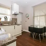 Carlton House 1 Διαμέρισμα *