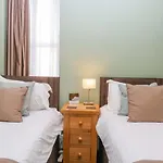 Carlton House 1 * Κέσγουικ