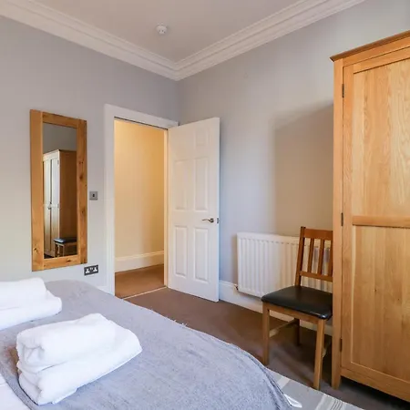 Carlton House 1 Apartment *