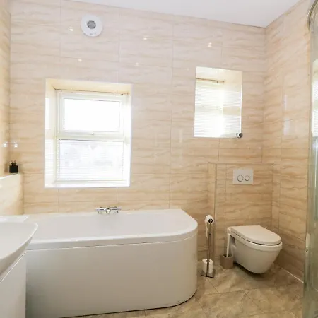 Apartment Carlton House 1 *